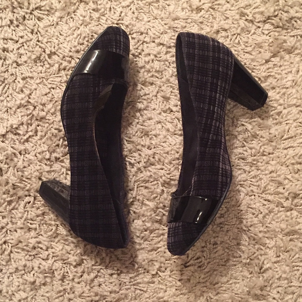👣 Hush Puppies. Size 6. Checkered.